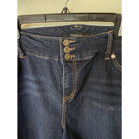 Torrid Denim Shorts Sz 26 Dark Wash - Picture 2 of 6